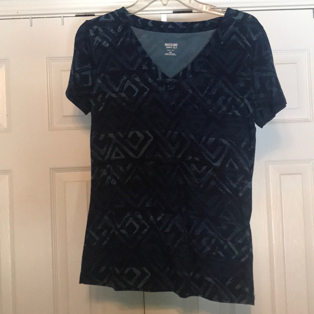 Mossimo V-neck t-shirt
